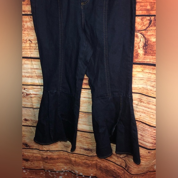 Ruffle Slit Hem Jeans - Picture 9 of 16